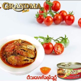 Grandma ငါးသလောက်ပေါင်း ခရမ်းချဥ်သီး (400 g)