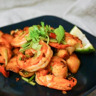 Thai salad with prawns