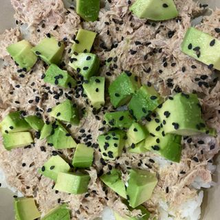 Riz tartare thon mayo avocat