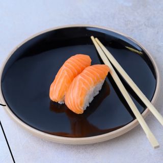 Sushi saumon (2 pièces)