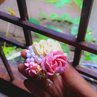 Floral customised cupcake 