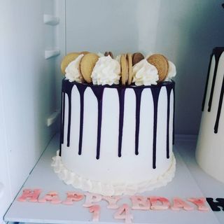 Naked/Buttercream Drip Cake