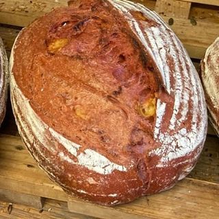 Beetroot and goats cheese sourdough (1000g) 