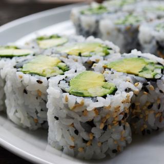 Cucumber Avocado Roll (青瓜牛油果卷) 8pcs 