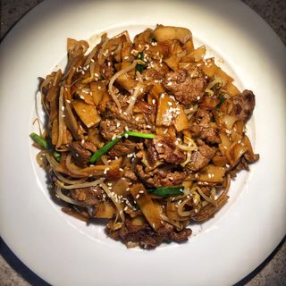 Stir-Fried Beef Hofan (乾炒牛河) 