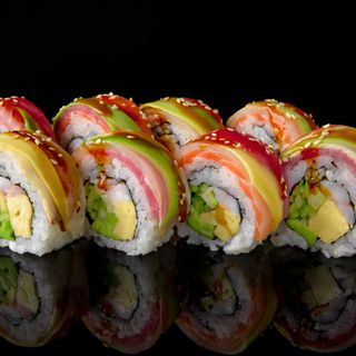 Rainbow Roll (彩虹卷) 8pcs