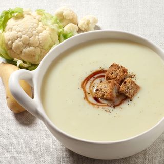 Roasted cauliflower soup, Cauliflower beignets(V)🌱