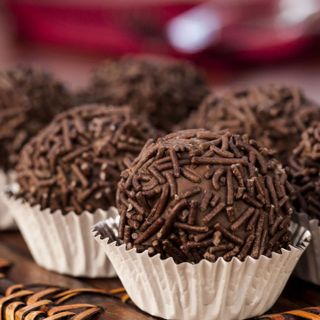 Brigadeiros (Sweet Cocoa-choco balls) (4 Units)