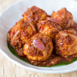 Cuttlefish Ball with Nyonya Sauce 苏东丸娘惹酱